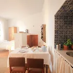 Traditional In Alfama Daire